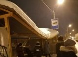 В Турлатове под Рязанью крыша остановочного павильона опасно деформировалась под тяжестью снега