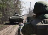 Российские военные взяли в клещи Северодонецк и зачищают окраины