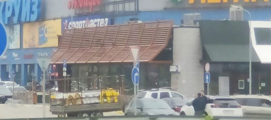 Жители Рязани рассказали о демонтаже букв ресторана McDonald’s рядом с ТЦ «Круиз»