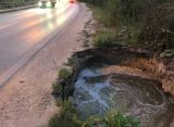 Жители Дядьково под Рязанью жалуются на канализационные стоки, размывающие дороги