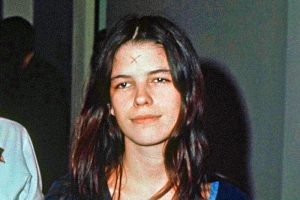 AP: из калифорнийской тюрьмы освобождена Лесли Ван Хаутен, в прошлом активная последовательница Чарльза Мэнсона и убийца