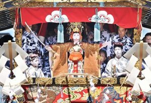 The Mainichi: в Киото прошел масштабный парад платформ на фестивале Гион