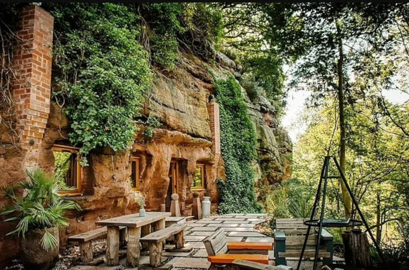 The Sun: англичанин в одиночку построил роскошный дом в пещере, поменяв свою жизнь после страшного диагноза