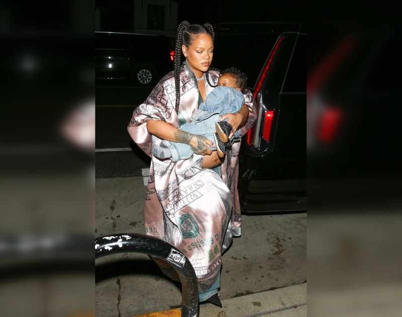 NYP: беременная Рианна обнажила животик на ужине с сыном RZA