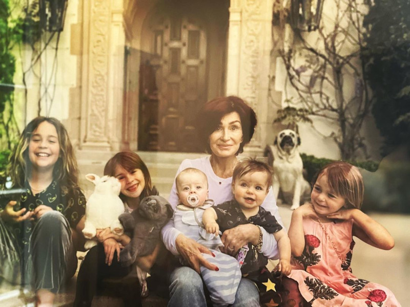 SpotOn: супруга «Князя Тьмы» Оззи представила милое фото в окружении внуков