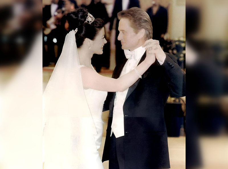 SpotOn: у Кэтрин Зеты-Джонс и Майкла Дугласа 23-я годовщина свадьбы