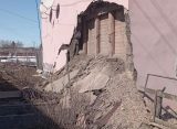 В рязанском Скопине у 2-этажного жилого дома обрушилась стена