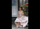 Холодный ветер на ММКФ не заставил Екатерину Климову спрятать роскошное платье