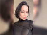 Актриса Настасья Самбурская сняла видео в «голом» платье