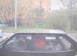 Момент наезда на припаркованные авто на 3-х Бутырках в Рязани попал на видео
