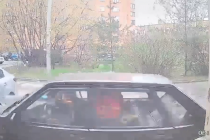 Момент наезда на припаркованные авто на 3-х Бутырках в Рязани попал на видео