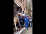 Baza: скончался эвакуированный из квартиры через окно 300-килограммовый москвич