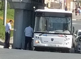 На Московском шоссе в Рязани под мостом столкнулись автобус с мотоциклом