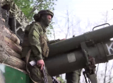 Interia: русские защищают САУ «Мста-С» от дронов-камикадзе «деревянной броней»