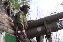 Interia: русские защищают САУ «Мста-С» от дронов-камикадзе «деревянной броней»