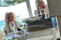 КП: Пугачеву засняли за тайным обедом с иноагентом Тиньковым в кипрском ресторане