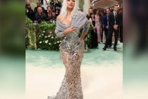 Ким Кардашьян шокировала фанатов узкой талией в корсете на Met Gala